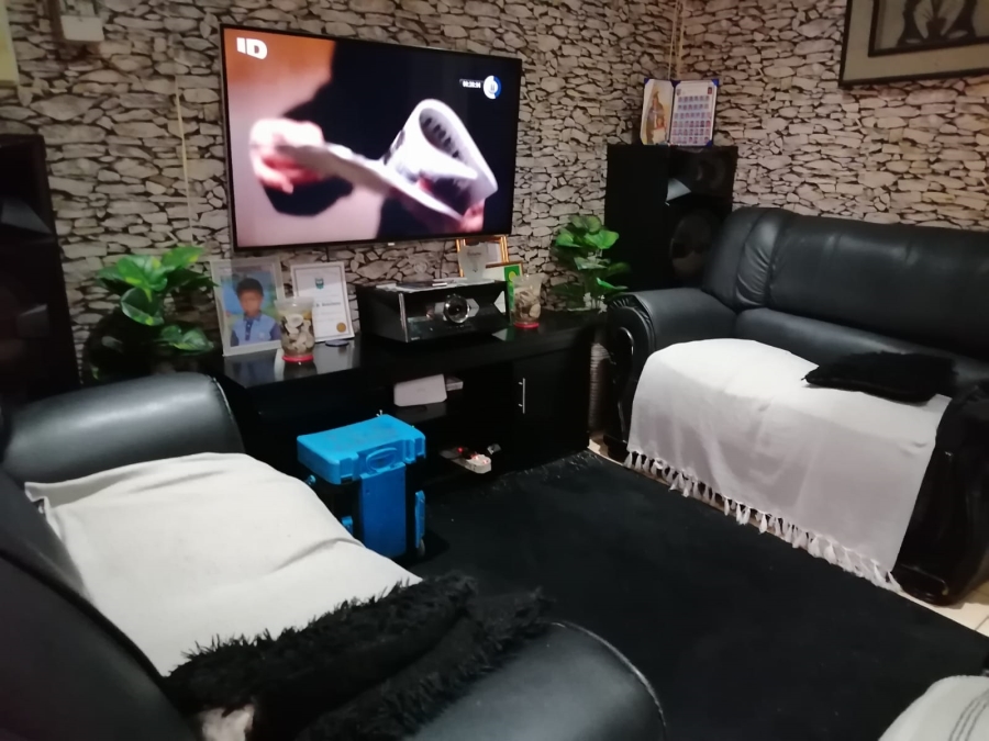 2 Bedroom Property for Sale in Tlhabane West North West